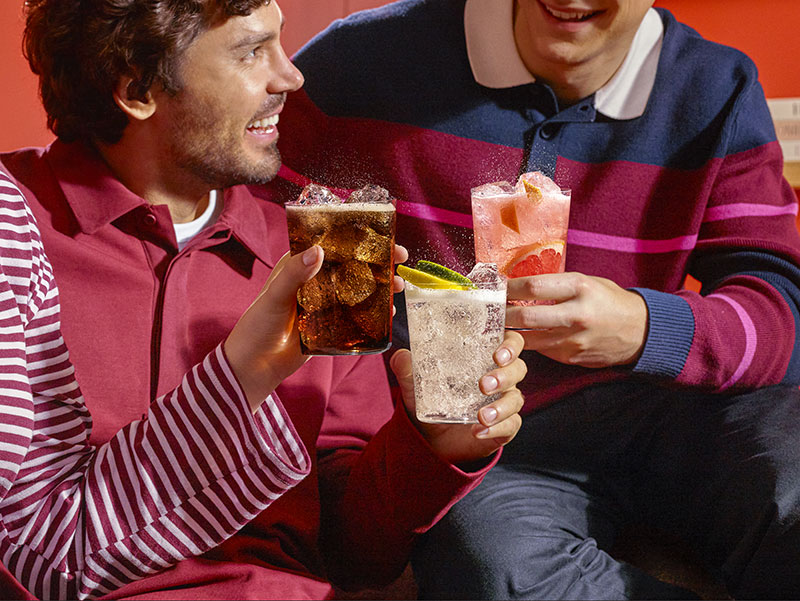 S2_Socialising-with-Drinks_02-R5.jpg S2_Socialising-with-Drinks_02-R5.jpg
